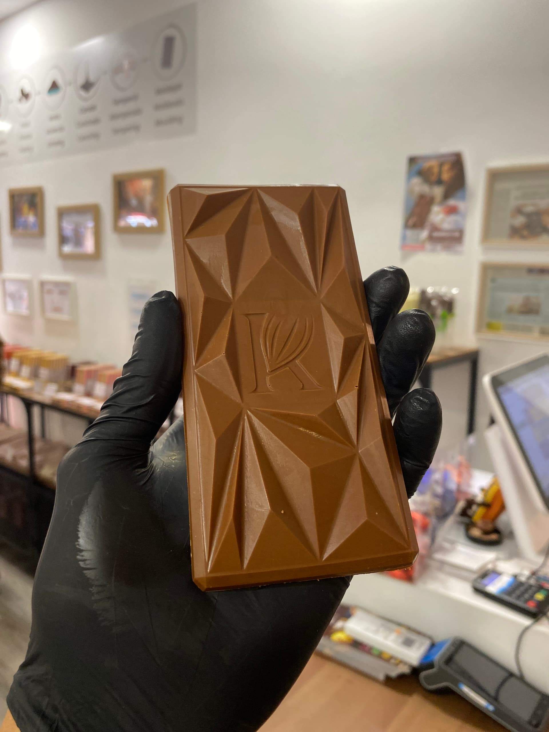 Cómo atemperar chocolate correctamente: brillo, textura y el “snap” perfecto